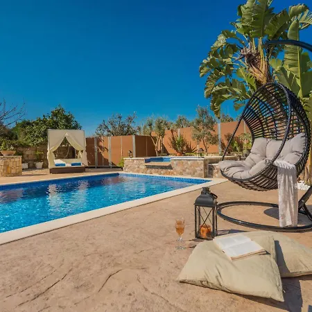Garden Star Villa *
